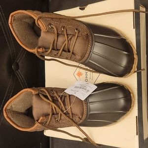 Duck boots